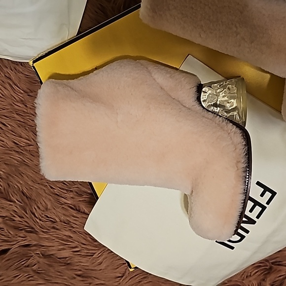 Fendi Yeti Ice Shearling Baby Pink Fuzzy Boots 🩷🎀🩷 - Picture 9 of 12